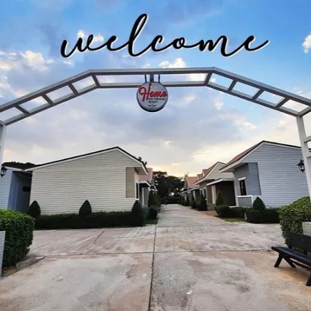 Home Resort Отели рядом с достопримечательностью «Ват Чуламани»