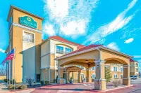 La Quinta Inn & Suites by Wyndham Woodward فنادق في وودوارد