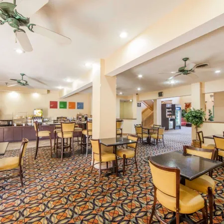 Comfort Suites