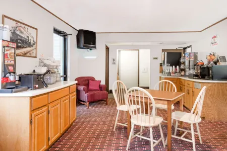 Super 8 by Wyndham la Vale/Cumberland Area