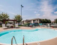 Econo Lodge Springfield I-44 - Kolam Renang