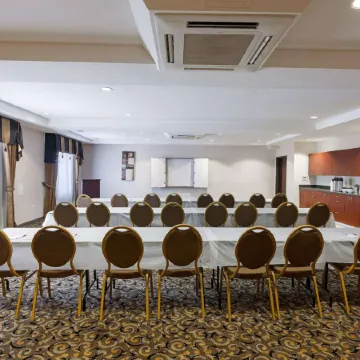 Comfort Suites University