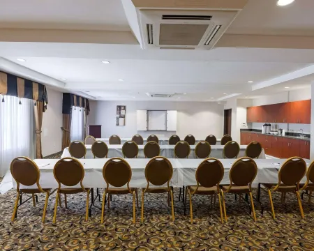 Comfort Suites University