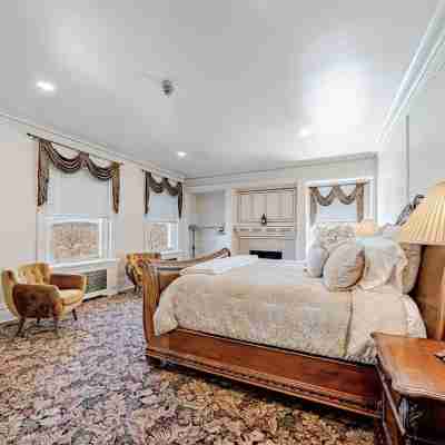 The Grandeur Estate Rooms