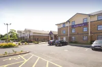 Premier Inn Wolverhampton North - parking