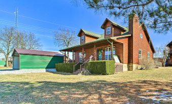 Incredible Log Home: 1 Mile from Lake Tenkiller