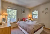 Cabin < 2 Mi to Tahoe Donner Downhill Ski Resort - Pet friendly