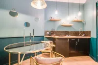 The Charming Trocadero Eiffel Tower - Bed and Breakfasts