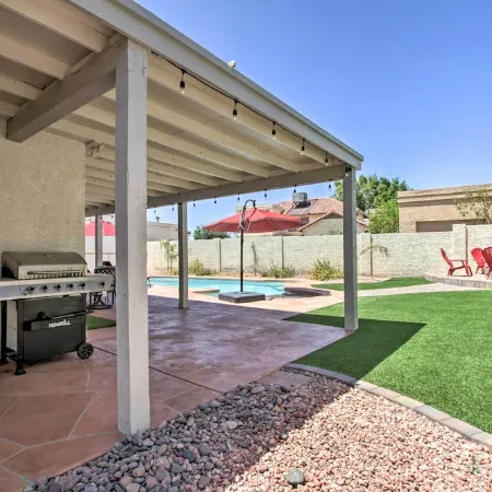 8 mi to Westgate Family-Friendly Glendale Home!
