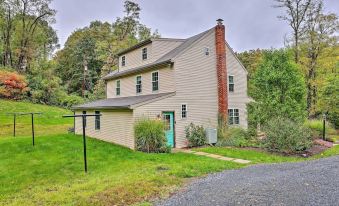 3 Mi to Blue Marsh Lake Spacious Home with Deck