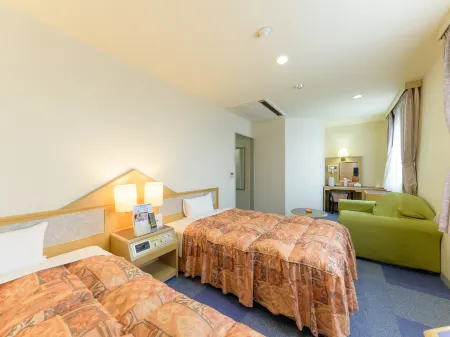 Mine Grand Hotel Отели рядом с достопримечательностью «Nambaraji Temple»