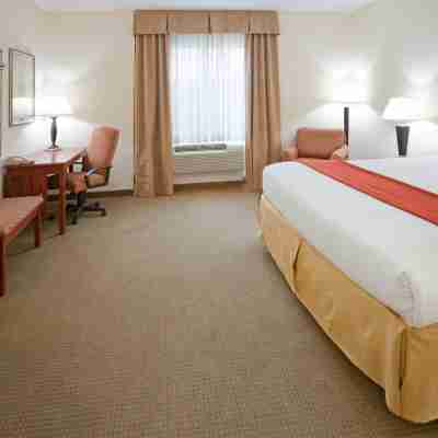 Holiday Inn Express & Suites Decatur Rooms