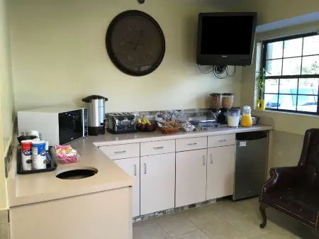 Days Inn by Wyndham York Alabama