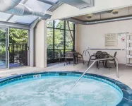 Quality Inn & Suites - Hot Tub