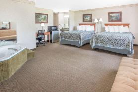 Days Inn & Suites by Wyndham Brinkley
