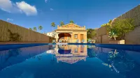 Chalet El Parral - Pool and Barbecue
