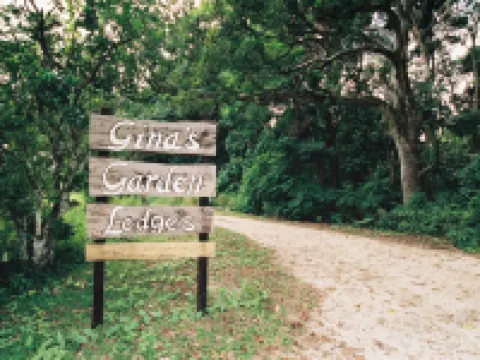 Ginas Garden Lodges, Aitutaki - 4 Self Contained Lodges in a Beautiful Garden. アイツタキ島のホテル