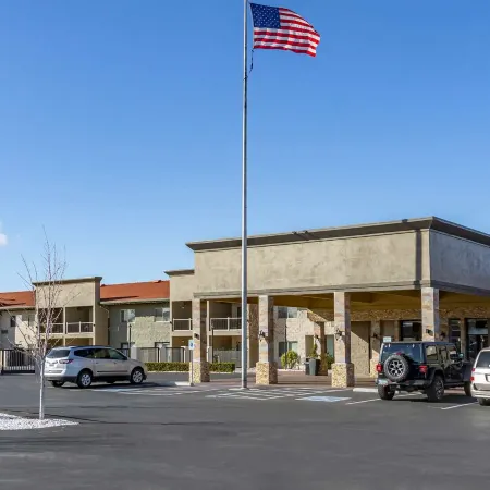Best Western Plus Lake Front Hotel