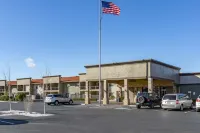 Best Western Plus Lake Front Hotel - parking