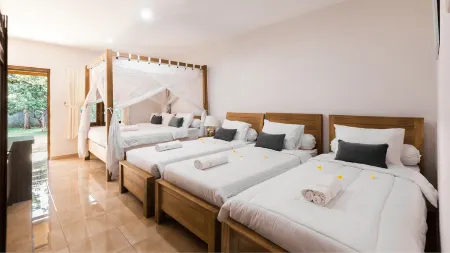 Harny's Garden Villa