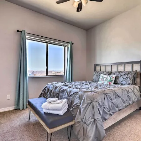 3 Mi to Lake Powell: Pet-Friendly Page Home