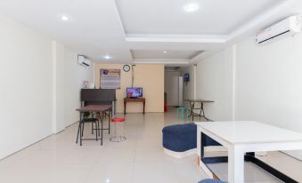 Urbanview Erga Family Residence Syariah Surabaya by RedDoorz