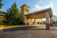 The Hotel Bemidji Hotels near Paul Bunyan Mall