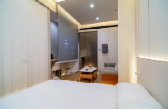 Boyanyu Smart Light Luxury Apartment (Sunshine Union Hospital&Wuyue Plaza Branch)
