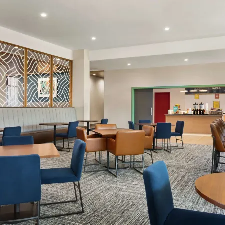 Hampton Inn & Suites - San Mateo