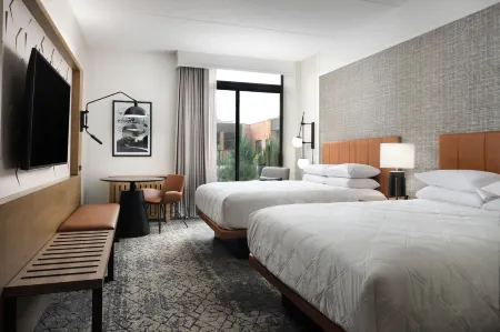 Sheraton Grand Rapids Airport Hotel Отели в г. Каскейд Тауншип