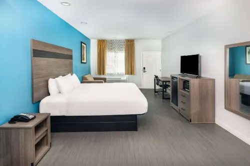 Baymont by Wyndham Freeport Texas - parking