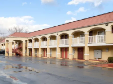 Econo Lodge Huntington - Barboursville University Area Hotels in Cabell County