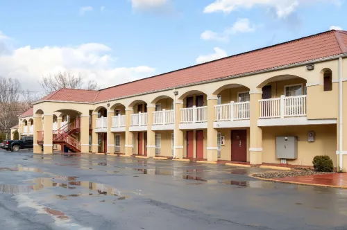 Econo Lodge Huntington - Barboursville University Area