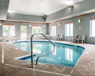 Comfort Suites Southgate-Detroit - piscina