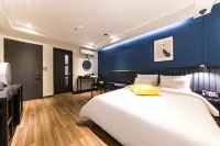 Yellow 8 Hotel