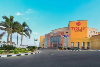 Tolip Family Park Hotel Отели рядом с достопримечательностью «Канадский международный колледж - CIC»