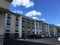 Comfort Inn & Suites Danbury-Bethel Shepard's Moving and Storage 주변 호텔