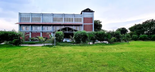 Mahi Resort فنادق في Anand