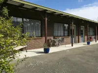 Colonial Lodge Motel