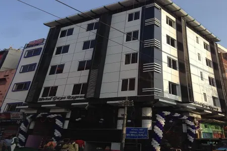 Hotel Gaya Regency Отели рядом с достопримечательностью «Vishnupad Temple»