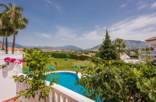 Molo Luxury Suites Puerto Banus Hôtels à proximité de : Lagoland Mountain Lake Center