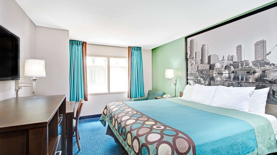 Super 8 by Wyndham Brockton