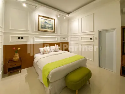 CBG INN RedPartner near Stasiun Solo Balapan Hotel di Kecamatan Banjarsari