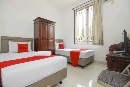 RedDoorz near UPH Karawaci 2 Hotel di PasarKemis