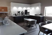 SureStay Hotel by Best Western Grants - 朝食