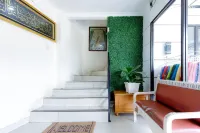 Urbanview Srb Near Mall Ciputra Cibubur by RedDoorz Hotels in Jatisampurna