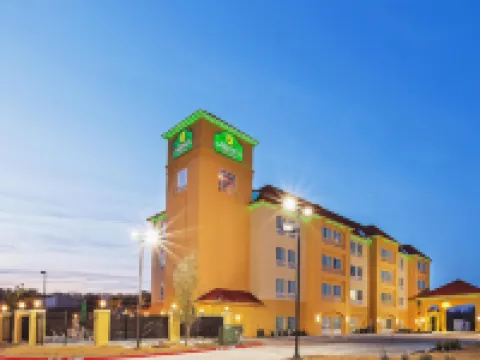 La Quinta Inn & Suites by Wyndham Fort Worth Arlington West