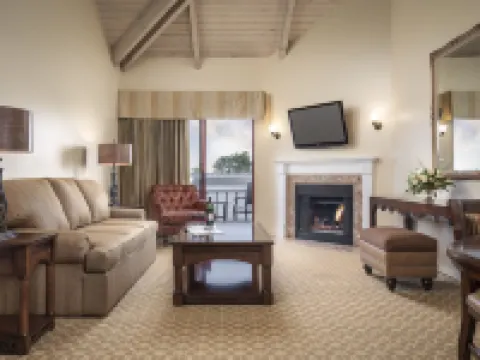 Victorian Inn Hotels near Monterey Bay Aquarium