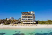 The Fives Oceanfront Puerto Morelos