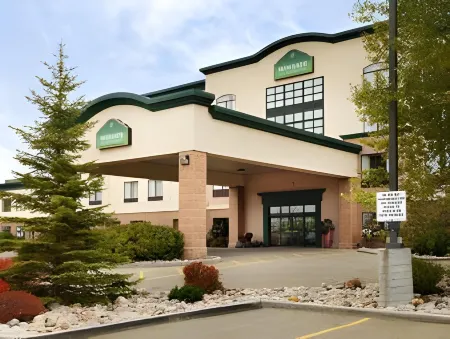 Wingate by Wyndham Edmonton West Отели в г. Эдмонтон
